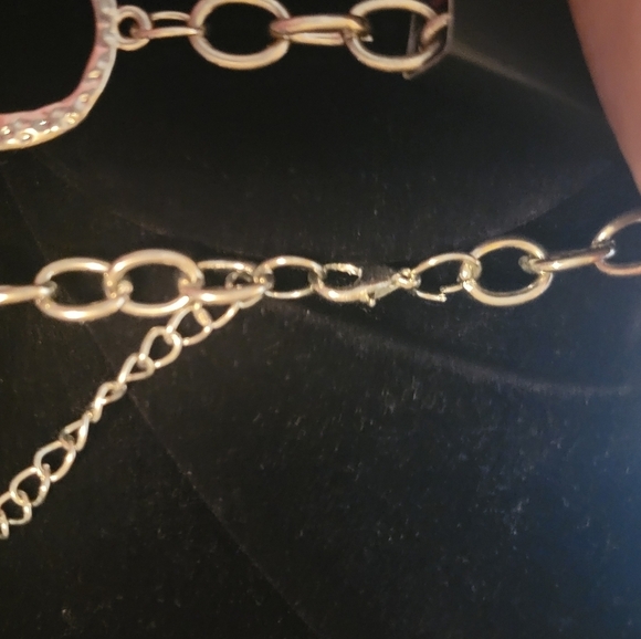 Paparazzi Green Necklace and matching earrings. - Picture 4 of 5